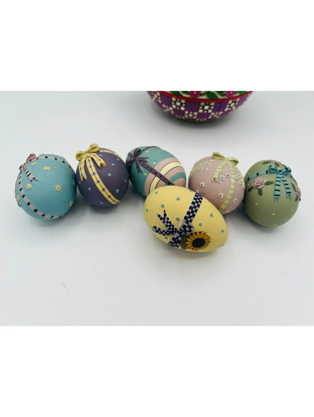 2005 Jim Shore Springtime Surprises Easter Basket with Decorative Eggs